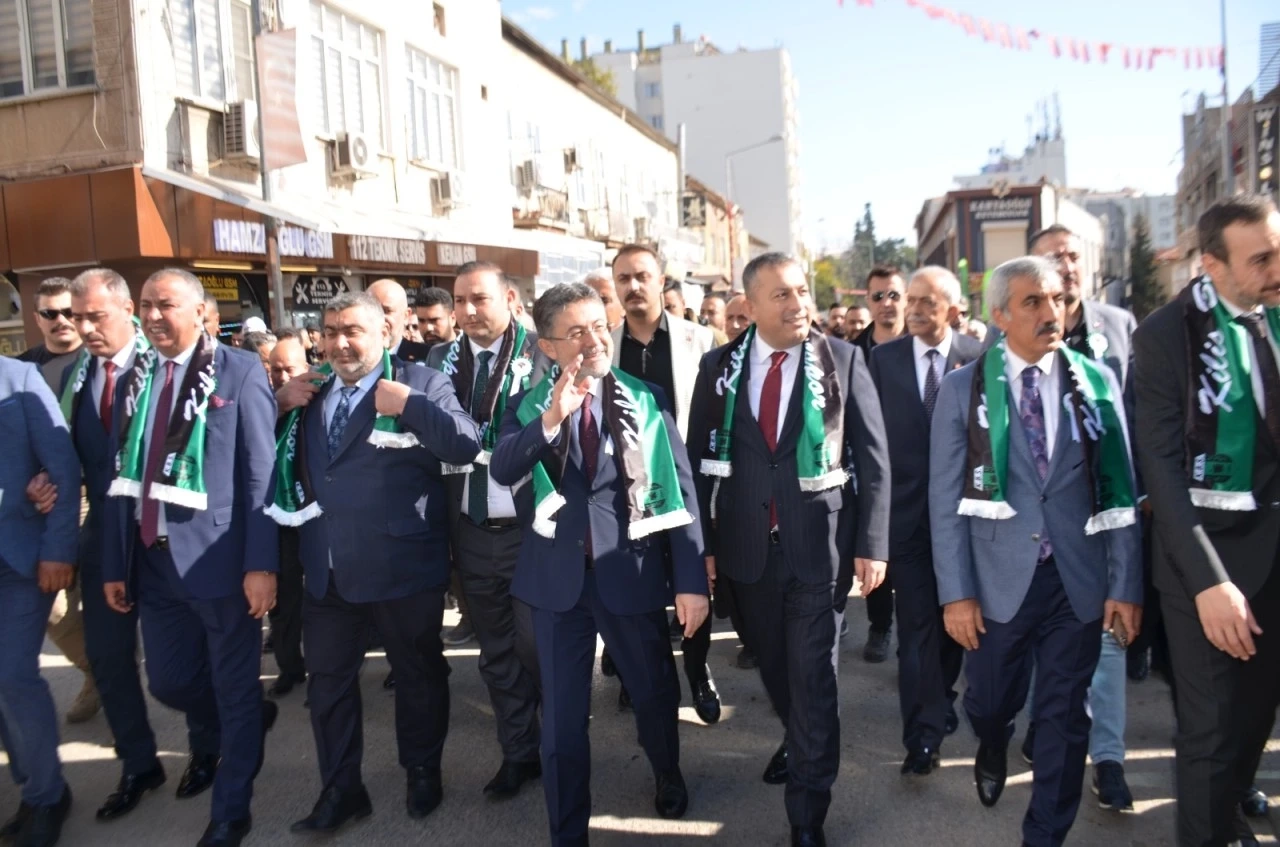 Bakan Yumaklı'nın da katılığı Kortejde Yüzlerce kişi yer aldı