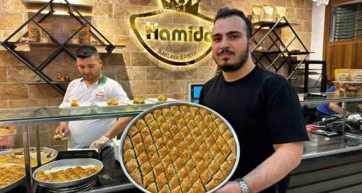 Bayram öncesinde baklava kuyruğu