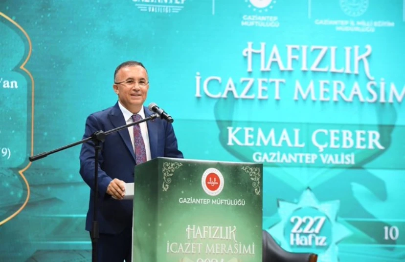 Gaziantep Valisi Kemal Çeber, Hafızlık İcazet Merasiminde Genç Hafızları Tebrik Etti