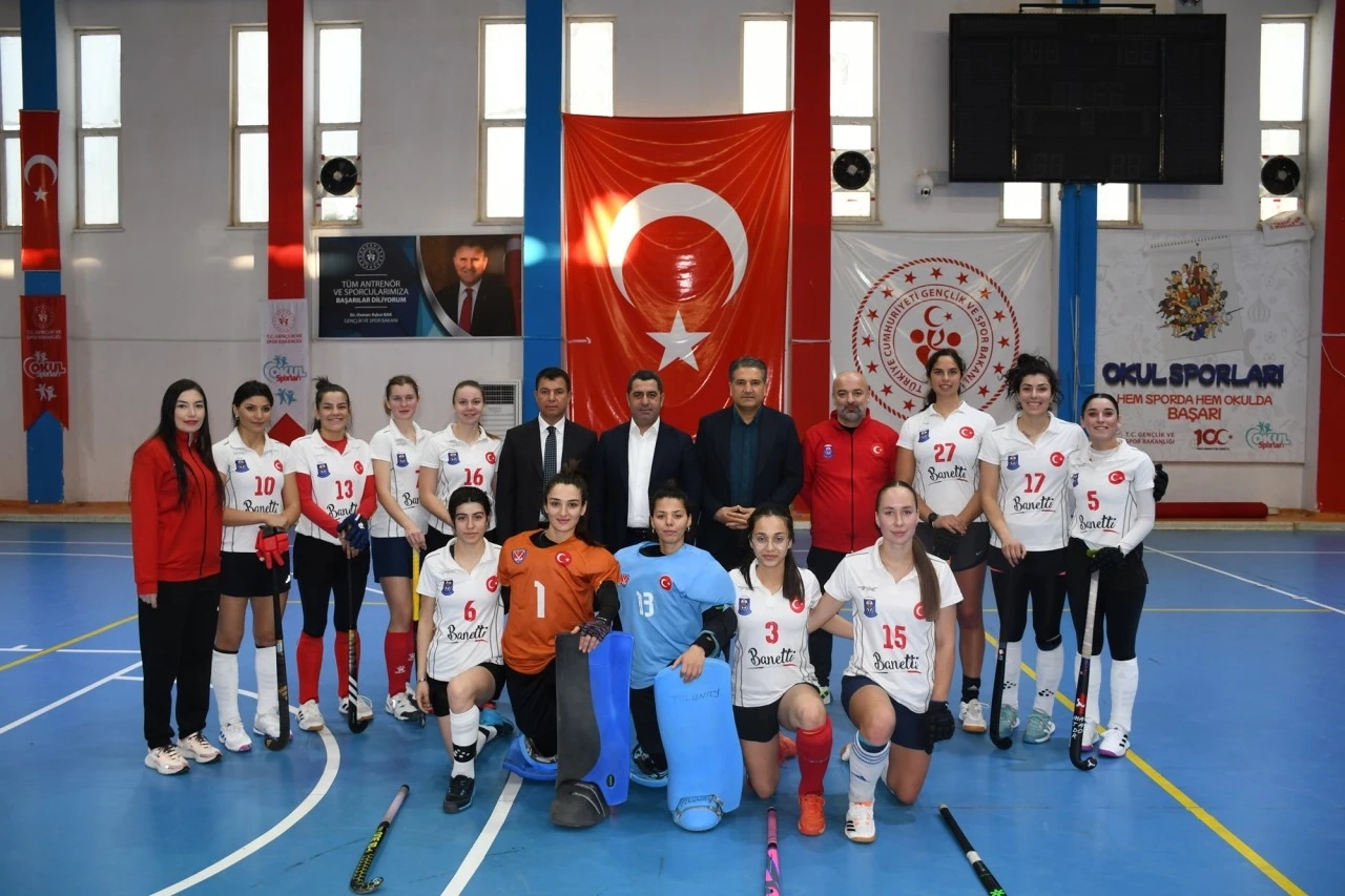 Hokeyin Sultanları Türkiye Finaline Yükseldi