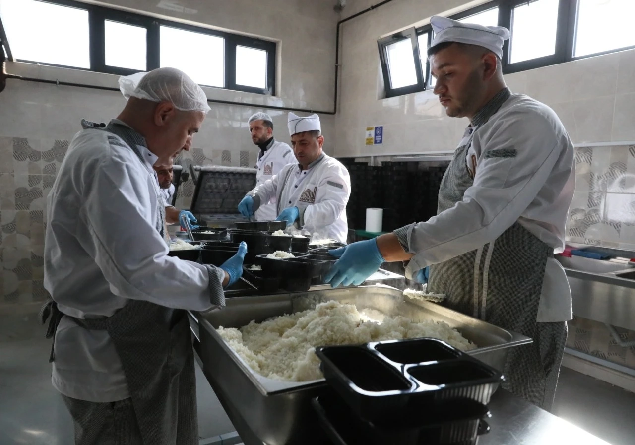 Mardin Büyükşehir Belediyesi'nden  Aşevi  Hizmeti