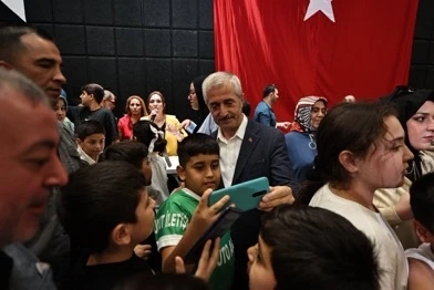 Şahinbey Kitap Fuarı’nda Eğitimci-Yazar Hatice Kübra Tongar Yoğun İlgiyle Karşılandı