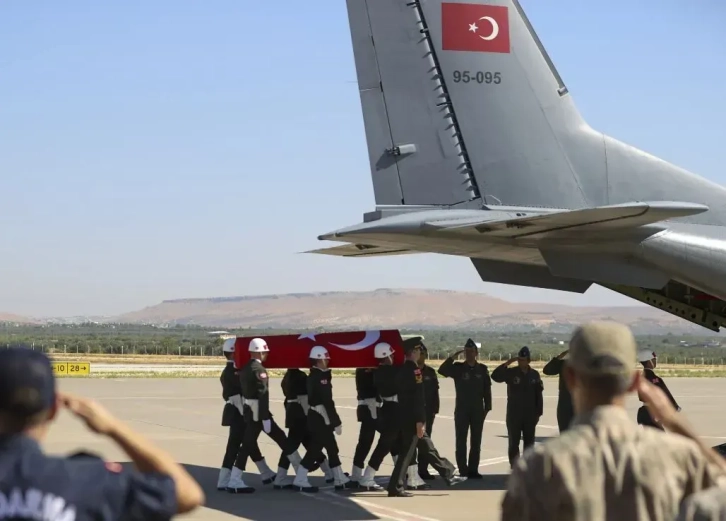 Şehit Onur Çapan'ın naaşı Gaziantep'ten son yolculuğuna uğurlandı