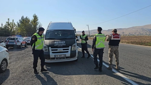 Diyarbakır’da jandarma denetiminde 8 asker kaçağı tespit edildi