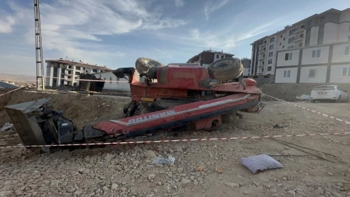 Elazığ'da akılalmaz olay: Operatör lavaboya gitti, kepçeyi çalıştırmak isteyen 2 genç hayatını kaybetti