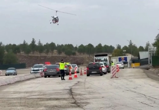 Gaziantep jandarmasından otoyolda cayrokopter destekli trafik denetimi