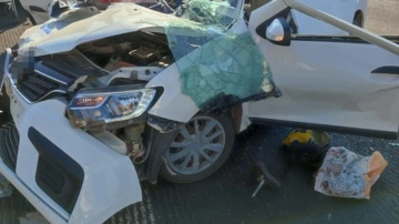 Gaziantep'te kontrolden çıkan otomobil önündeki tıra çarptı: 1 ölü, 6 yaralı