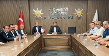 Mardin'de, Belediye Başkanları ve Meclis Üyeleri Ak Parti'de toplandı.