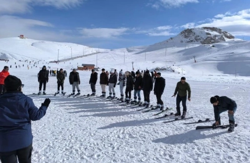 Kilisli Gençler Hakkâri’de